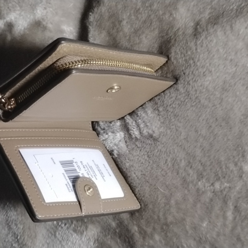 Coach Small Snap Wallet Darkstonewith ✨⭐🌙 Rivit Details - Picture 2 of 6